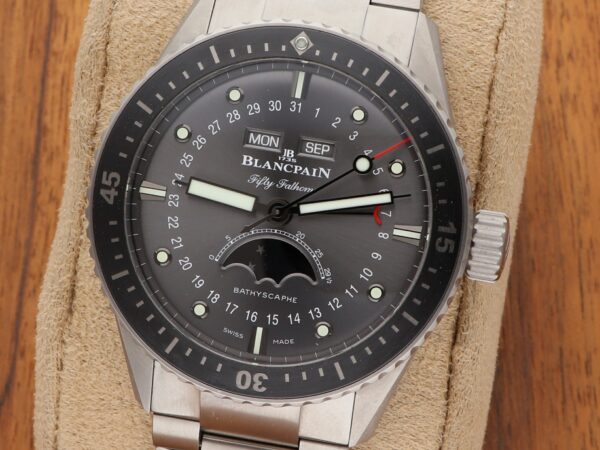 Blancpain Fifty Fathoms Bathyscaphe Quantième Complet Mondphase Titan am Titanband 5054-1210-G52A deutsches Fullset 11/2022 im BESTZUSTAND