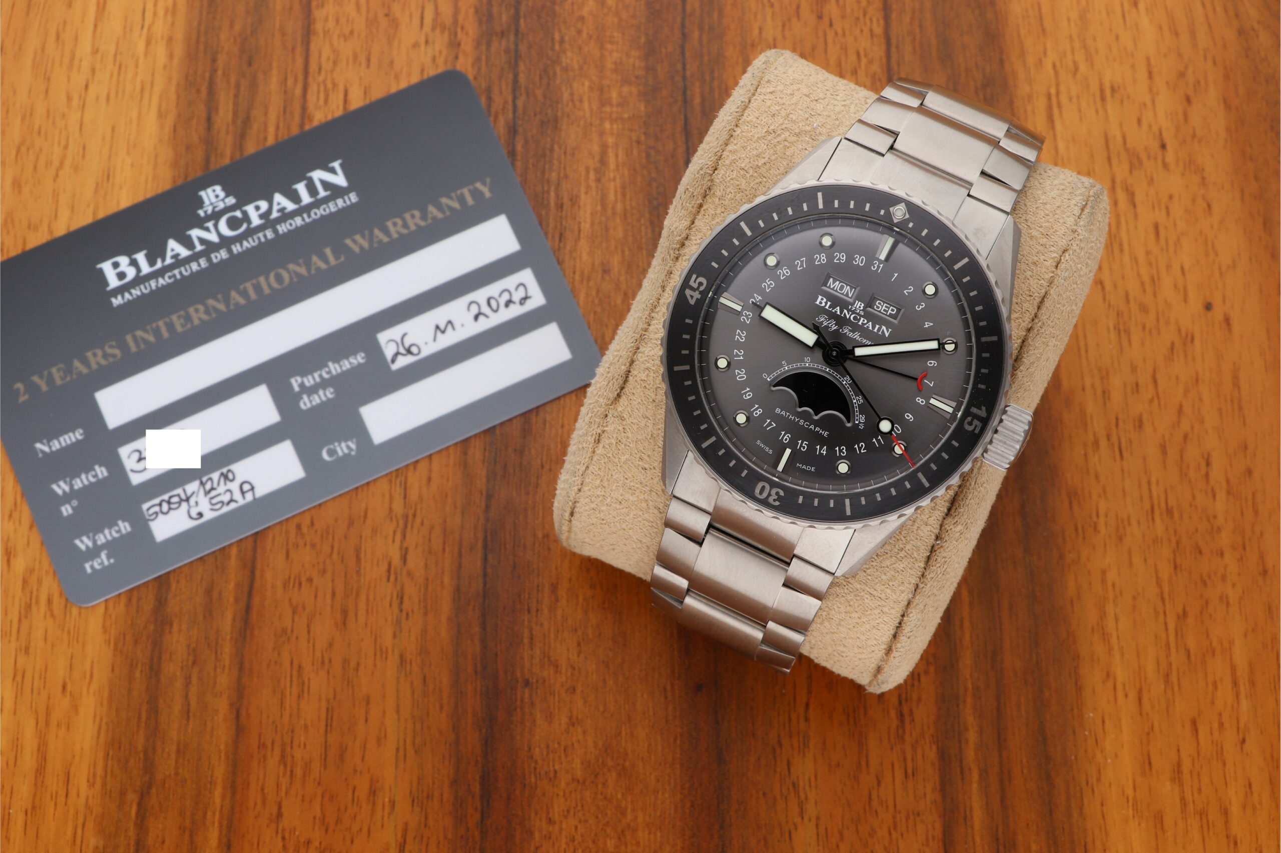 Blancpain Fifty Fathoms Bathyscaphe Quantième Complet Mondphase Titan am Titanband 5054-1210-G52A deutsches Fullset 11/2022 im BESTZUSTAND