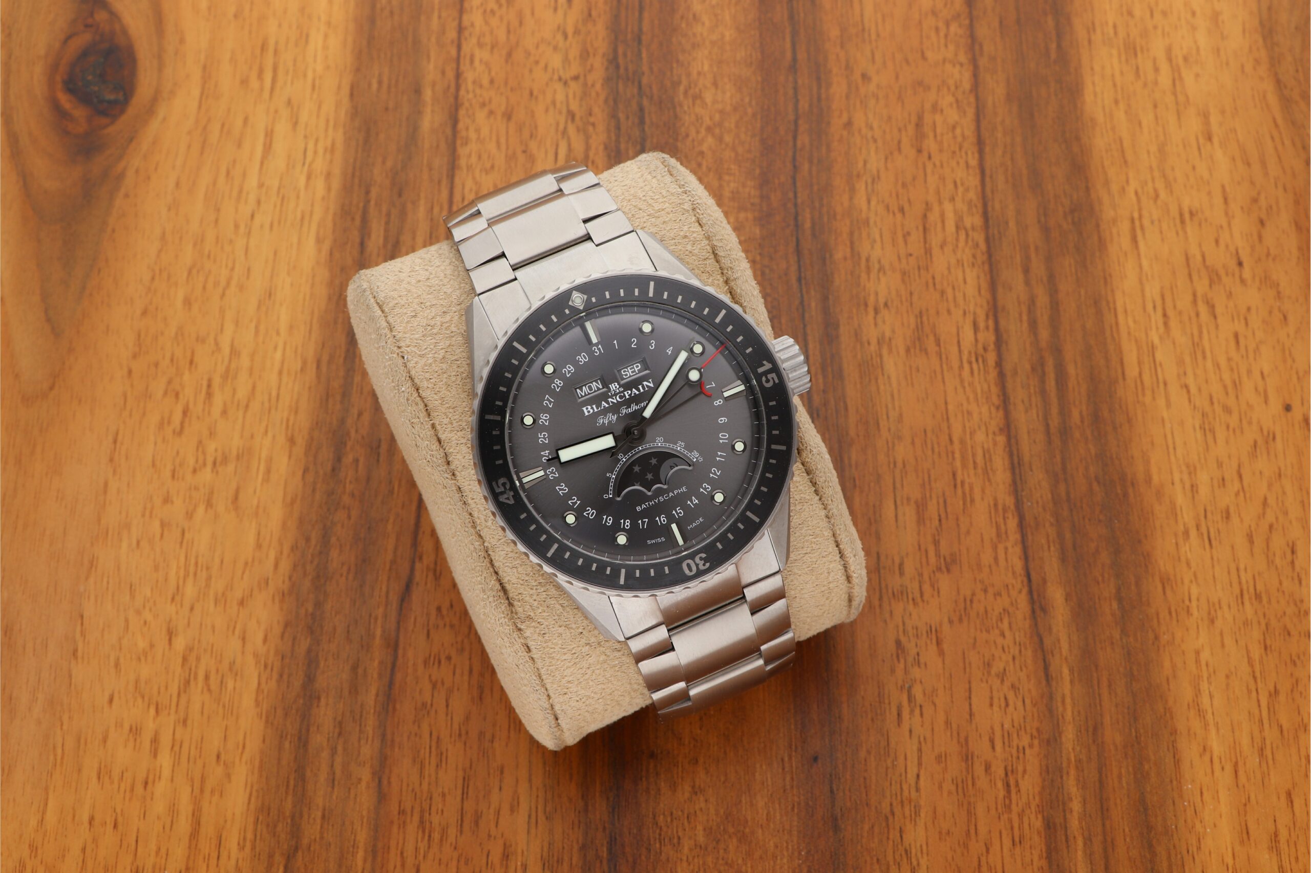Blancpain Fifty Fathoms Bathyscaphe Quantième Complet Mondphase Titan am Titanband 5054-1210-G52A deutsches Fullset 11/2022 im BESTZUSTAND